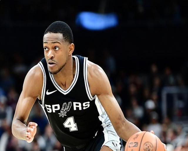 圣安东尼奥马刺训练开放日，关键时刻官宣签约引欢呼，NBA总决赛在即，年轻球员得到机会的简单介绍