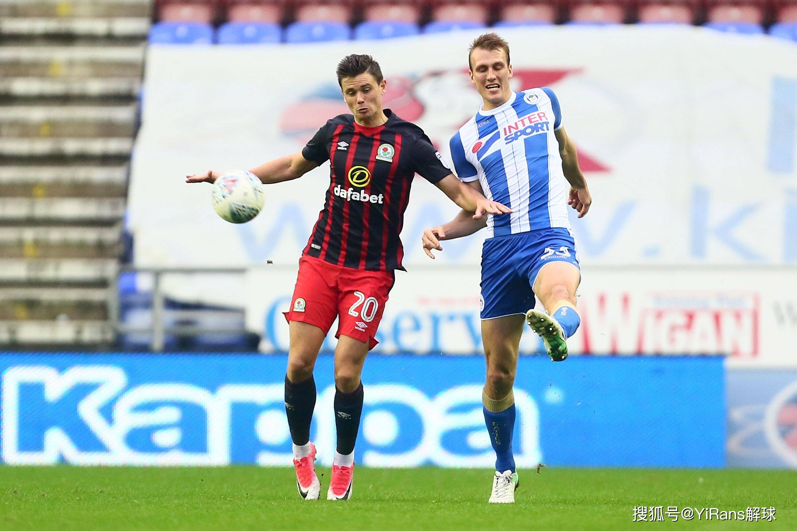 足总杯赛程吃紧；阿贾克斯转会期状态回暖；悬念犹存；训练强度明显提升(阿贾克斯转会名单)